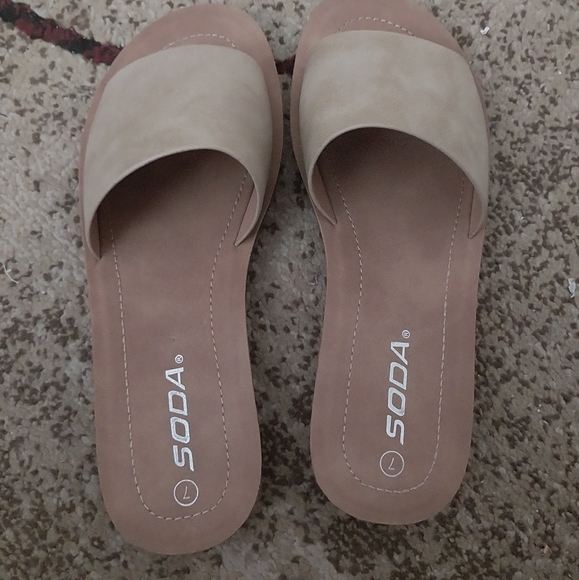 Sandals - Picture 1 of 2